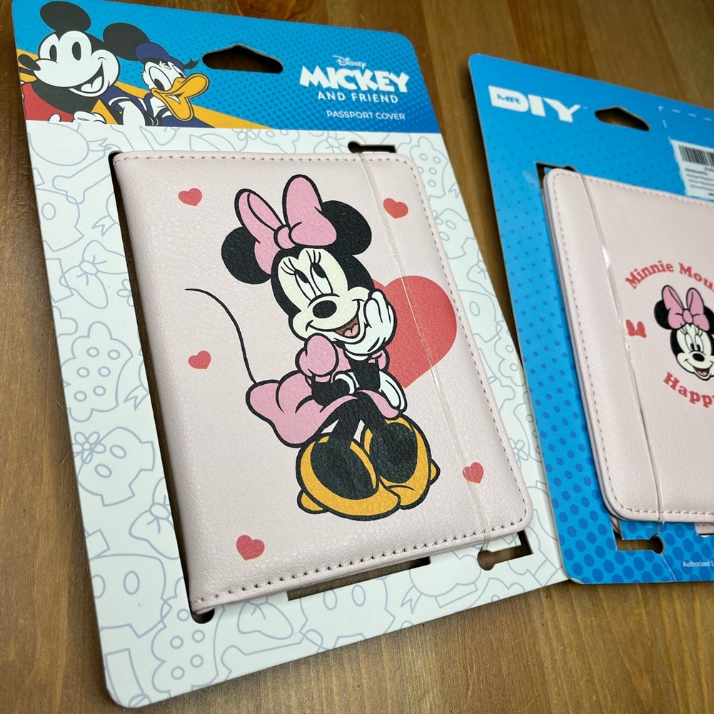 Disney Minnie Mouse Pink Passport Covers. Sold per piece. - Picture 2 of 3